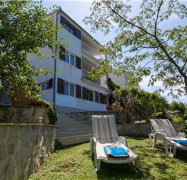 Studio Apartment with Shared Pool near Trogir